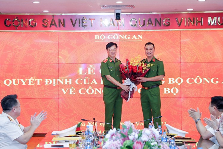 Đại tá Tô Anh Dũng tại buổi lễ nhận quyết định bổ nhiệm Giám đốc Công an tỉnh Hà Nam, thông tin về thiếu tướng Tô Anh Dũng quê ở đâu.