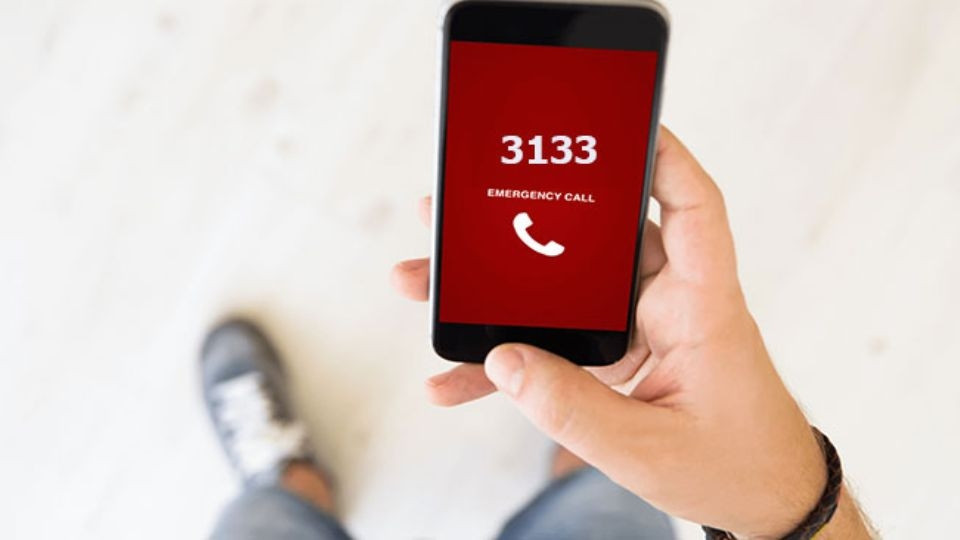 Điện thoại di động hiển thị cuộc gọi đến từ đầu số 3133, minh họa câu hỏi 3133 là số điện thoại ở đâu.