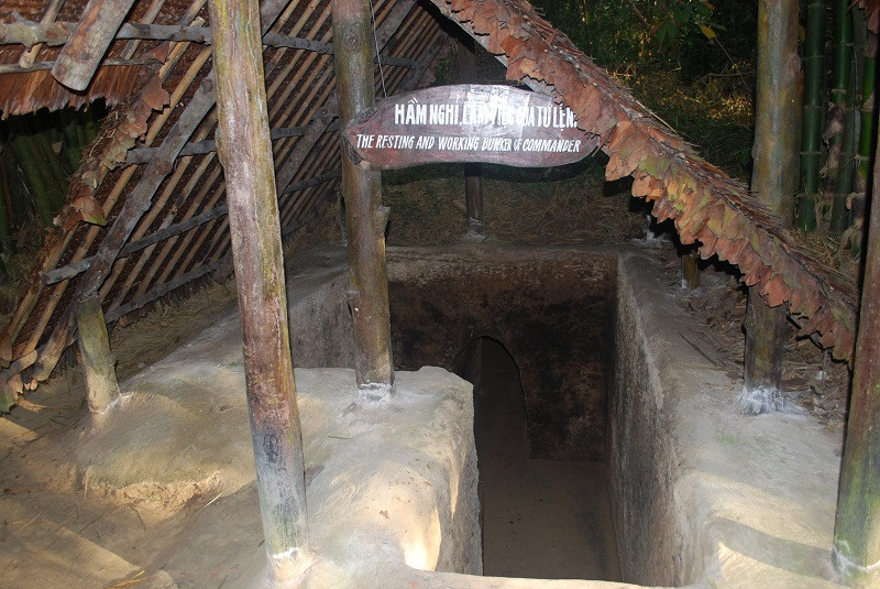 Hầm nghỉ ngơi và làm việc của Tư lệnh trong lòng Địa đạo Củ Chi