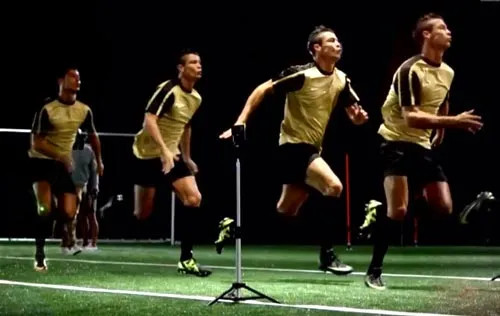 Hình ảnh cầu thủ Cristiano Ronaldo đang thực hiện một pha bứt tốc trên sân cỏ