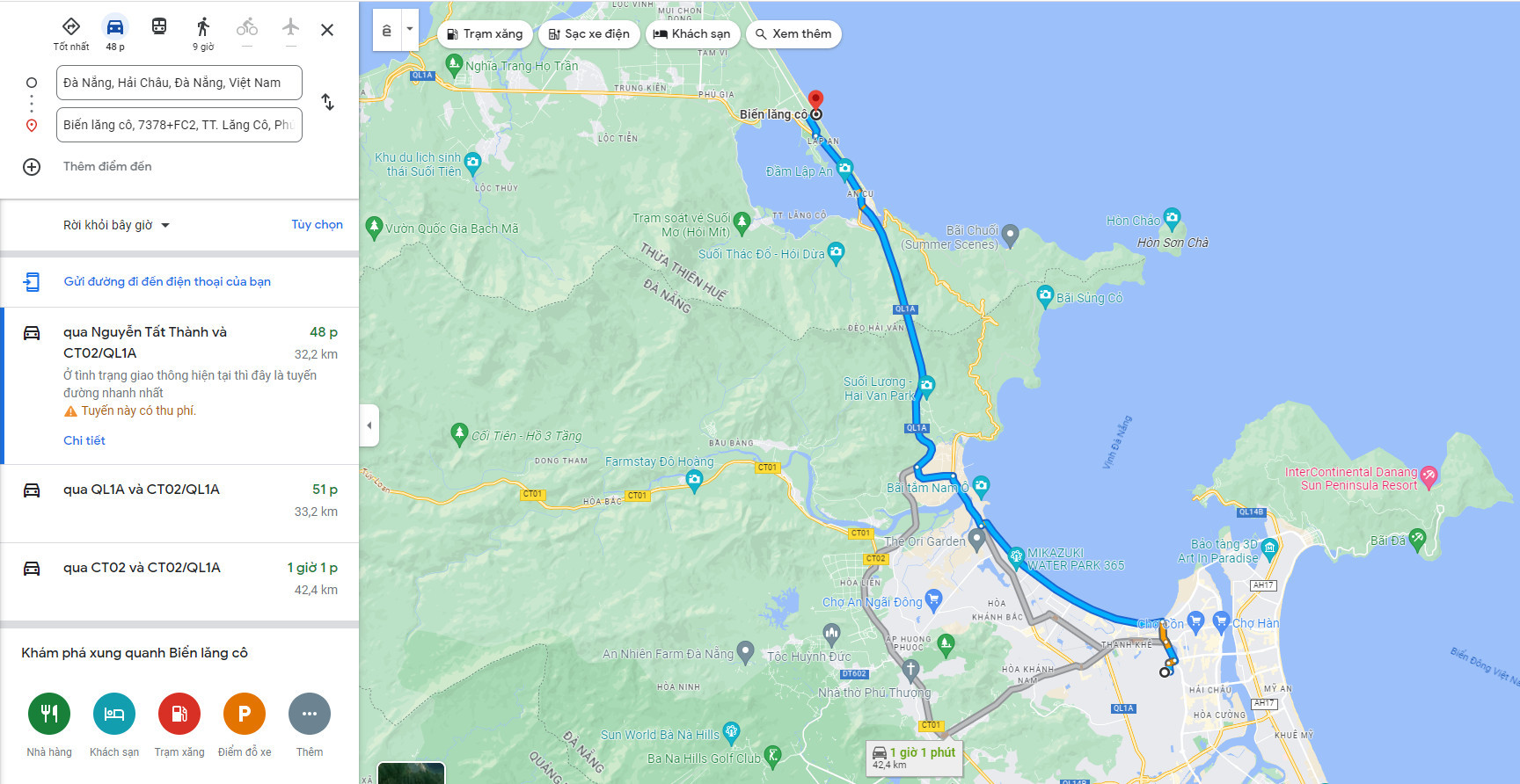 Hình ảnh con đường ven biển Lăng Cô, thuận tiện cho việc di chuyển đến các khu nghỉ dưỡng.