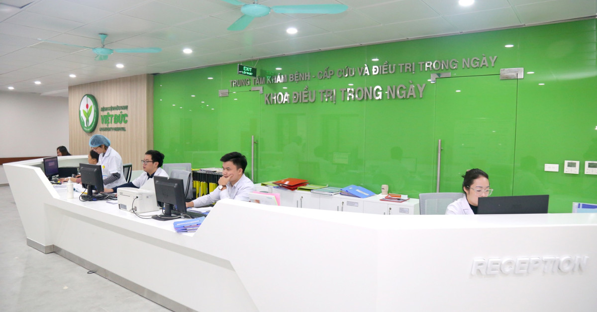 Khu vực tiếp đón bệnh nhân tại Bệnh viện Việt Đức, nơi bạn có thể khám cổ vai gáy