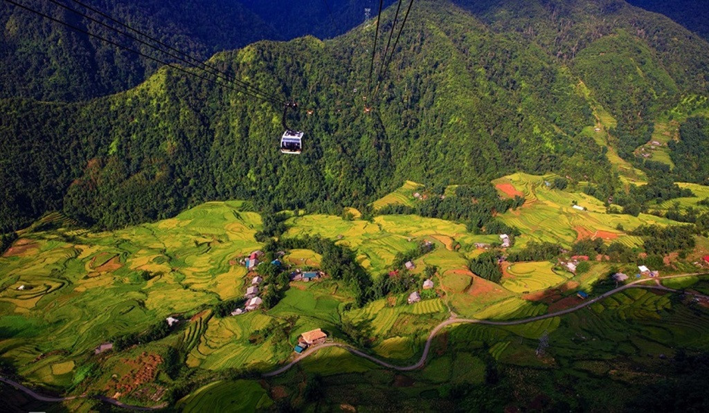 Khung cảnh hùng vĩ dãy Hoàng Liên Sơn