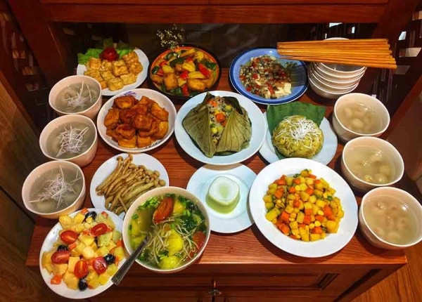 Lễ Nhập Trạch Nhà Chung Cư: Hướng Dẫn Chi Tiết Để An Cư Lạc Nghiệp Mâm cỗ mặn thịnh soạn cho lễ nhập trạch chung cư