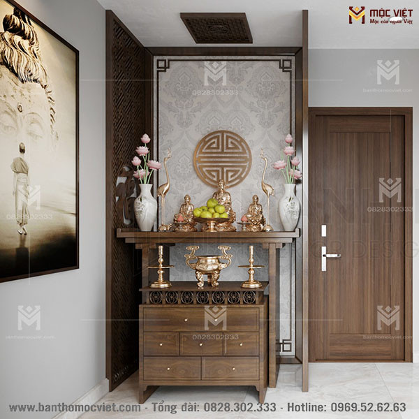 Mẫu phòng thờ chung cư hiện đại với bàn thờ đứng và vách ngăn họa tiết