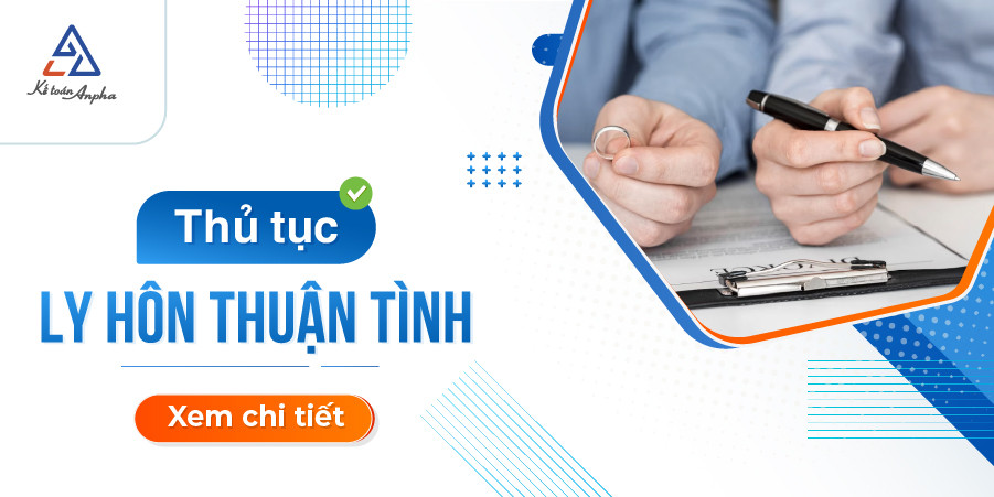 Một cặp vợ chồng đang xem xét tài liệu pháp lý liên quan đến thủ tục ly hôn thuận tình.