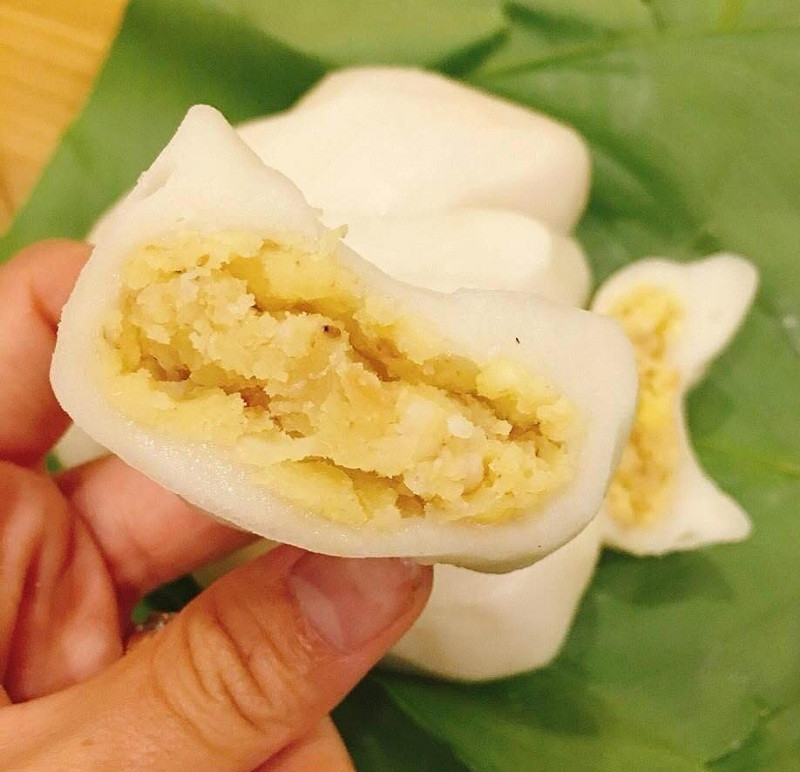 Những chiếc bánh dày trắng ngần, thơm dẻo của làng nghề Quán Gánh.