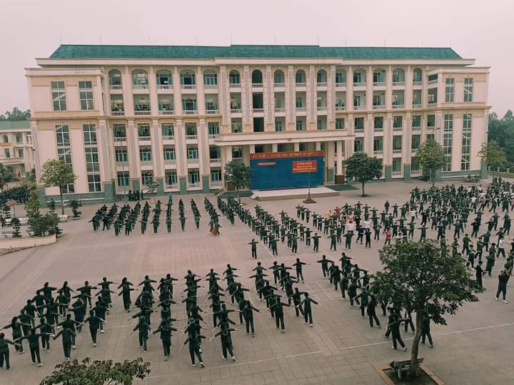 Sinh viên tập duyệt đội hình trong kỳ huấn luyện