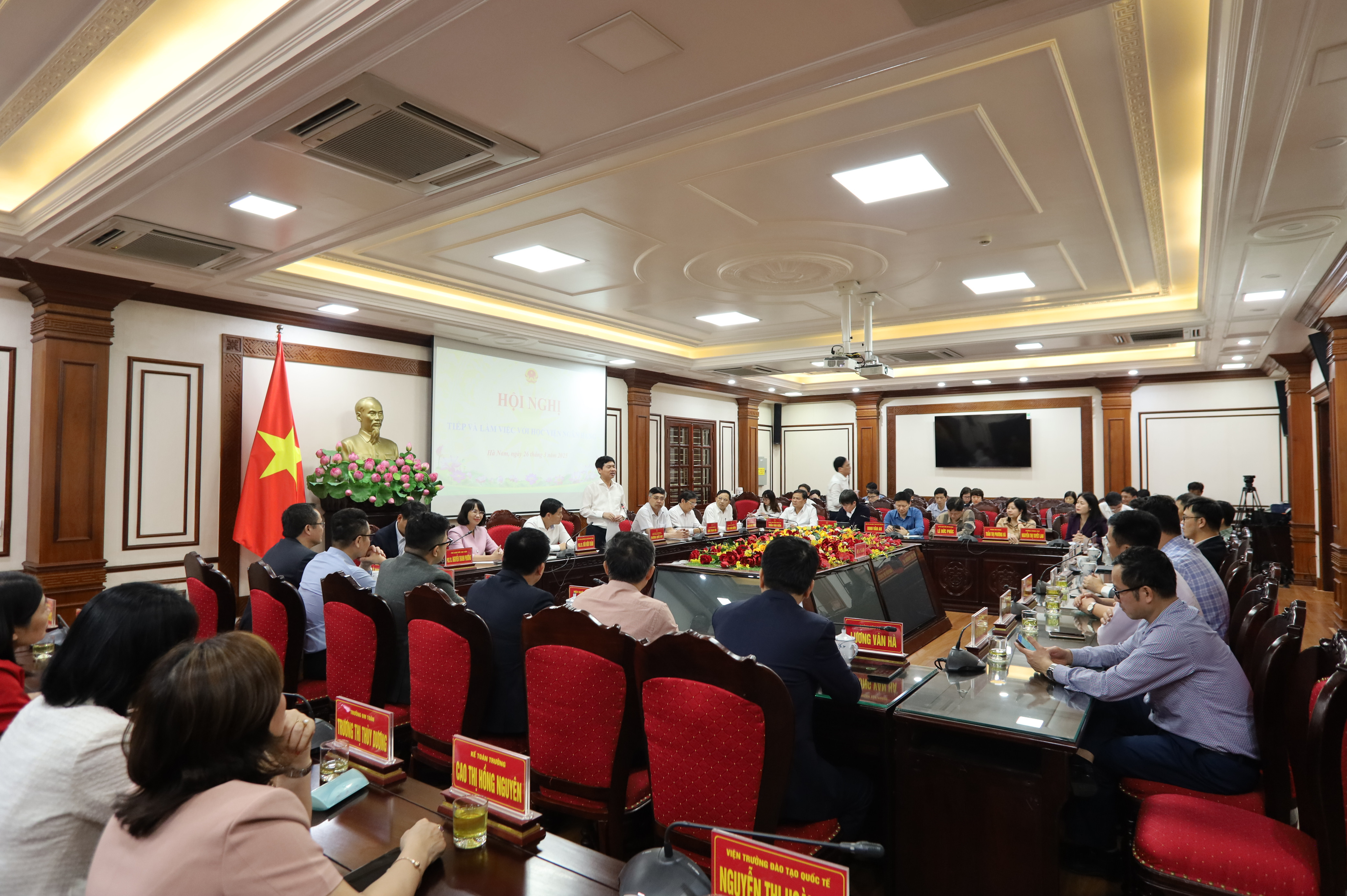 Toàn cảnh buổi làm việc giữa Học viện Ngân hàng và tỉnh Hà Nam về dự án cơ sở 2