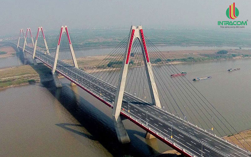 Toàn cảnh cầu Nhật Tân, biểu tượng giao thông hiện đại của Hà Nội, với chiều dài cầu Nhật Tân đáng kinh ngạc.