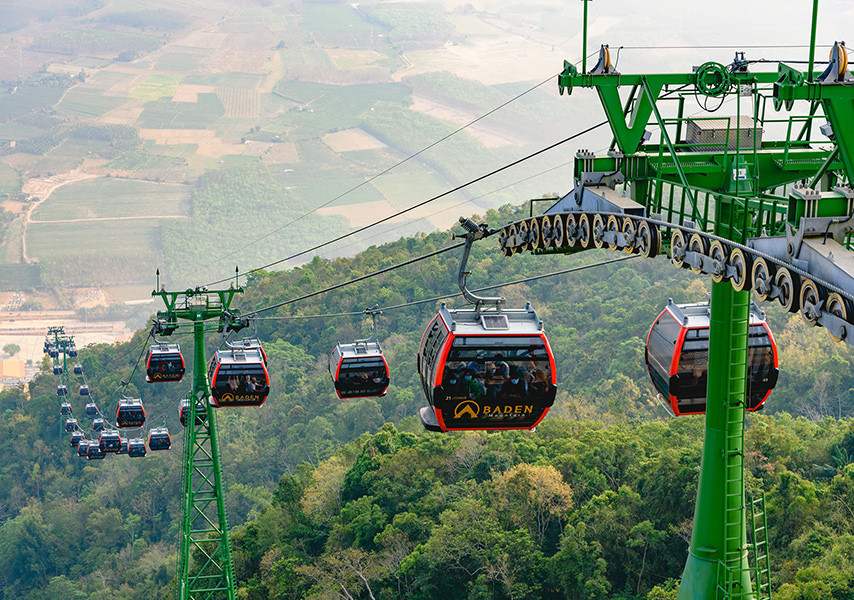 Toàn cảnh hệ thống cáp treo hiện đại lên Núi Bà Đen, giảm thiểu khoảng cách từ chân núi lên chùa Bà Tây Ninh bao nhiêu km.
