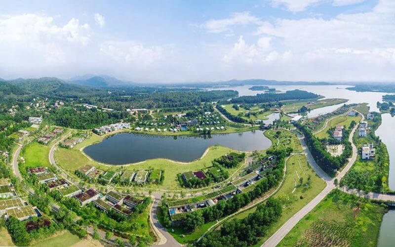 Toàn cảnh hồ Đại Lải xanh mát tại Vĩnh Phúc