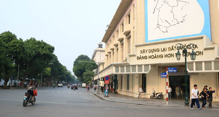 Toàn cảnh Hồ Gươm thanh bình, cho biết hồ gươm bao nhiêu km chu vi