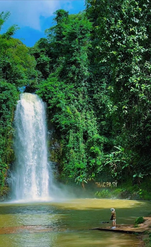 Toàn cảnh khu du lịch thác Pa Sỹ với thiên nhiên xanh mát