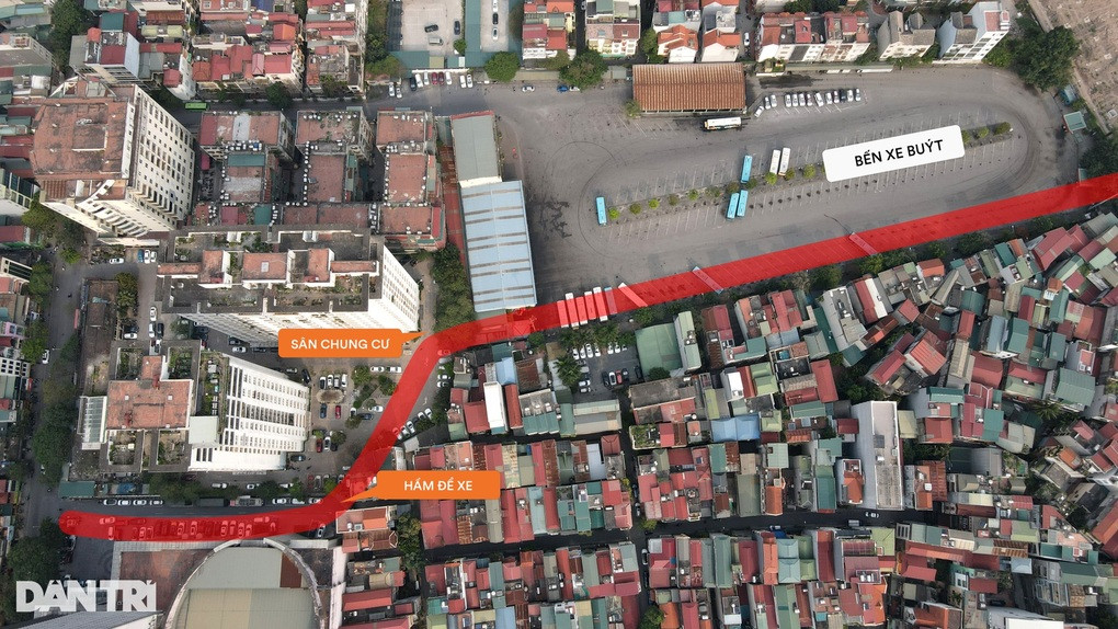 Toàn cảnh tuyến đường cong mềm mại lách giữa các tòa nhà chung cư 25 Lạc Trung đang gây tranh cãi