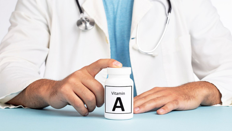 Trẻ nhỏ bổ sung vitamin A để bảo vệ thị lực và sức khỏe tổng thể