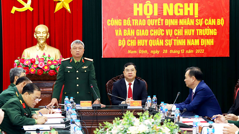 Trung tướng Nguyễn Quang Ngọc phát biểu giao nhiệm vụ tại lễ công bố quyết định