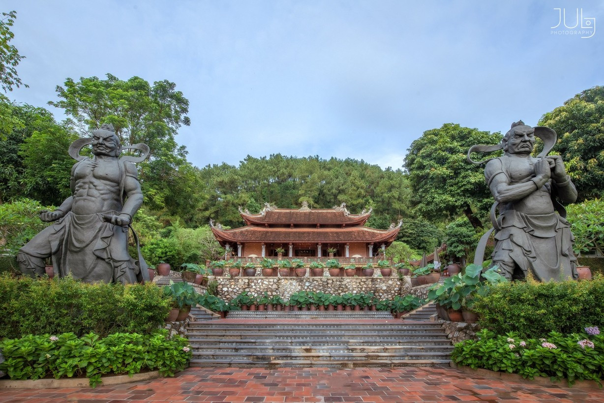 Vẻ đẹp thanh bình của Địa Tạng Phi Lai Tự ở đâu đó giữa núi rừng Hà Nam