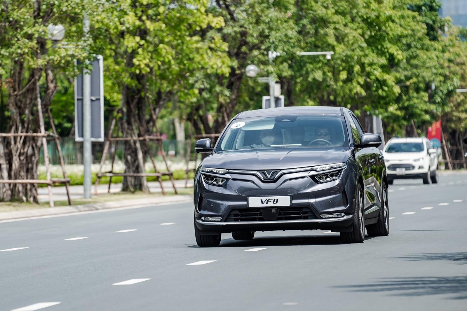 VinFast VF8 trên đường thử nghiệm, đánh giá khả năng di chuyển thực tế