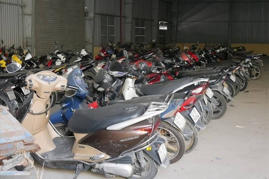 Xe máy bị tạm giữ trong kho lưu giữ