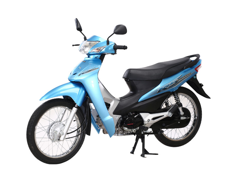 Xe Wave 50cc đang di chuyển trên đường phố, minh họa tốc độ tối đa của xe.