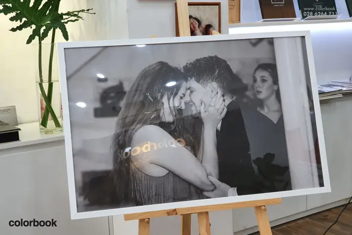 Ảnh Cưới Đẹp Khung Trắng Ép Gỗ