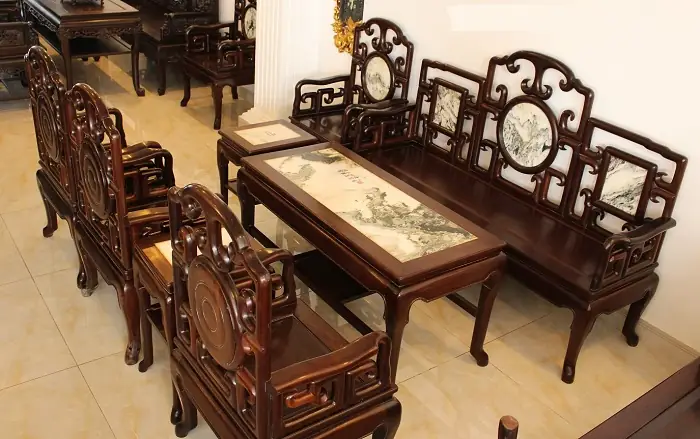 Bàn Ăn Gỗ Gụ Giá Bao Nhiêu? Bảng Giá Và Yếu Tố Ảnh Hưởng