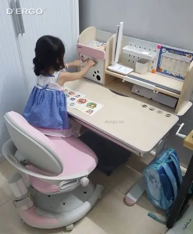 Bàn Học Cho Bé 3 Tuổi Giúp Bé Làm Quen Với Môi Trường Học Tập Bàn Học Cho Bé 3 Tuổi Giúp Bé Làm Quen Với Môi Trường Học Tập