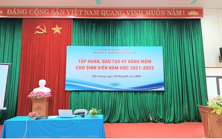Bàn Làm Việc Ngô Gia Tự