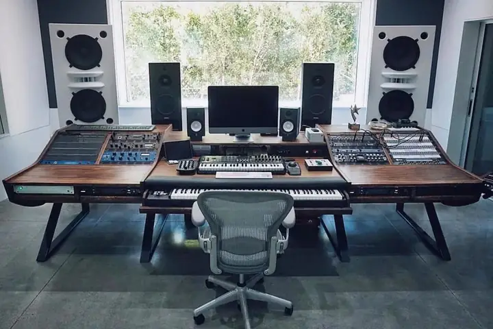 Bàn Làm Việc Phòng Thu Chân Sắt