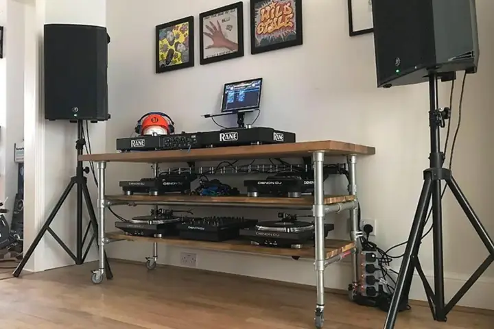 Bàn Phòng Thu Chân Ống Nước Sắt