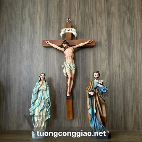 Vì Sao Nên Chọn Bàn Thờ Chúa Tại Cửa Hàng Huy Hoàng?