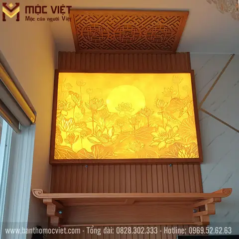 Bàn Trờ Treo Tường Cở Lớn Kết Hợp Tranh Trúc Chỉ Giúp Không Gian Thờ Ấm Áp Hiện Đại