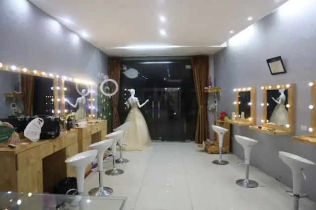 Yếu Tố Đánh Giá Bàn Trang Điểm Dành Cho Studio