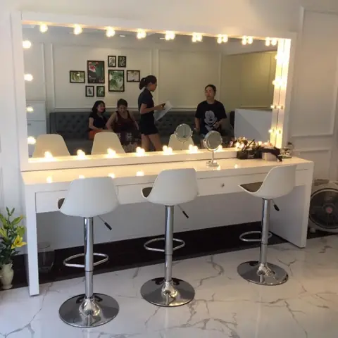 Bàn Trang Điểm Cho Studio Với Bàn Trang Điểm Để Nhà Khác Nhau Như Thế Nào?