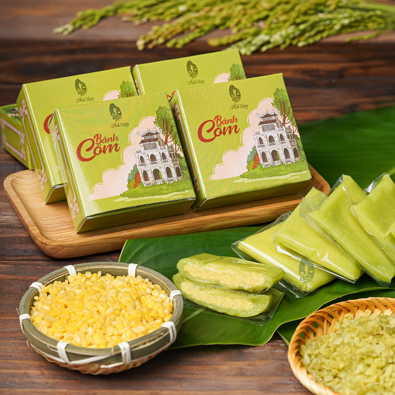 Bánh cốm đặc sản Hà Nội được gói trong hộp vuông sang trọng
