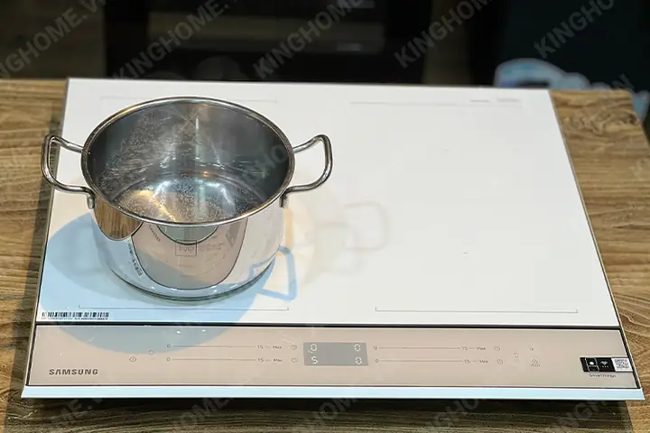 Thiết Kế Hoàn Hảo Cho Mọi Căn Bếp: Màu Sắc Thời Thượng