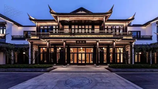 Kiến Trúc Truyền Thống Với Mái Ngói Cong