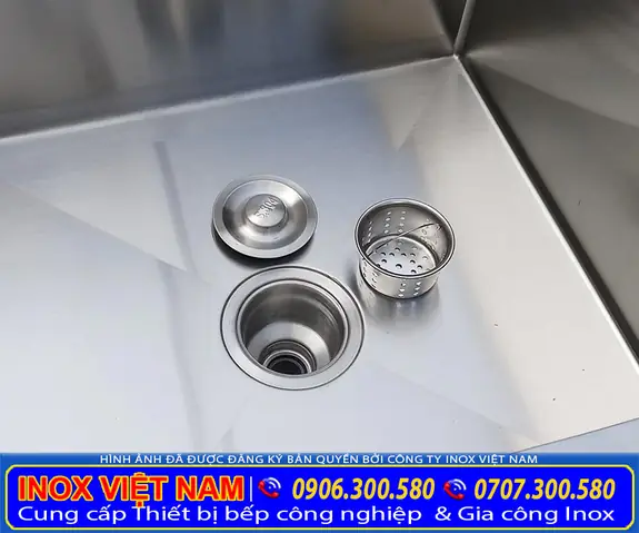 Bồn Rửa Chén Đôi Inox 304 Có Kệ Dưới Với Chân Vuông Chắc Chắn