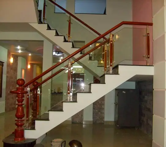 Mẫu Cầu Thang Kính Vịn Gỗ Mẫu Cầu Thang Kính Vịn Gỗ