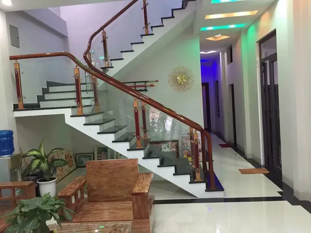 Mẫu Cầu Thang Kính Vịn Nhựa Mẫu Cầu Thang Kính Vịn Nhựa