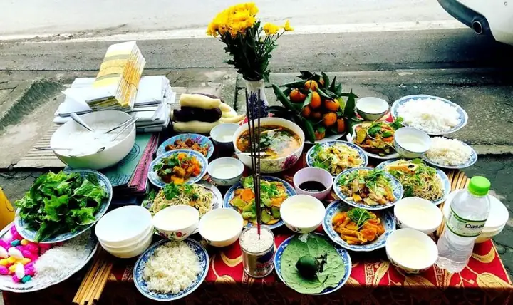 Mâm Cúng Mùng 3 Tết Ngoài Sân