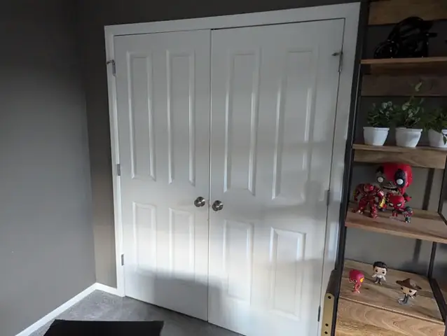 Hướng Dẫn Chi Tiết Cách Chỉnh Cánh Tủ Quần Áo Bị Xệ Tại Nhà