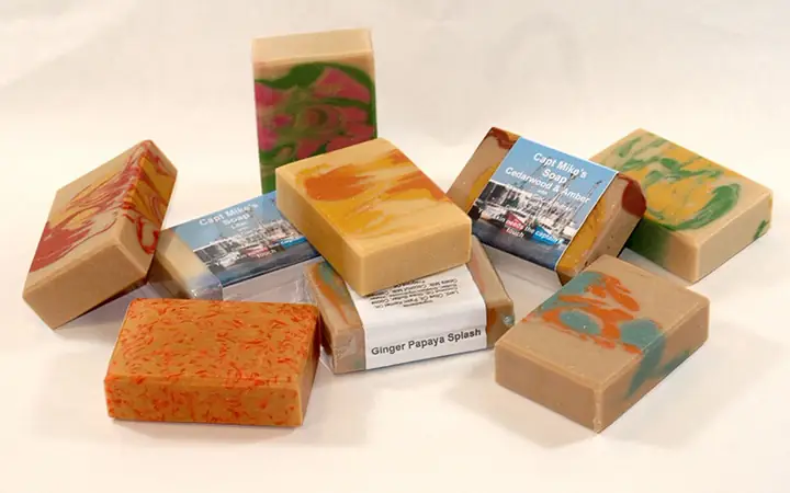 Cách Chống Mùi Và Ẩm Mốc Cho Quần Áo