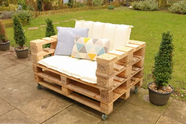 15+ Mẫu Bàn Ghế Sofa Làm Từ Gỗ Pallet Đẹp 15+ Mẫu Bàn Ghế Sofa Làm Từ Gỗ Pallet Đẹp