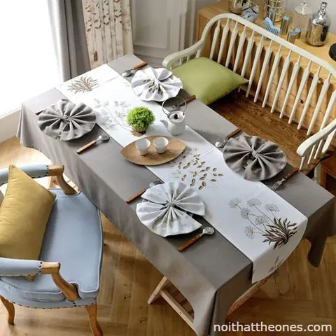 Khăn Trang Trí Bàn Ăn