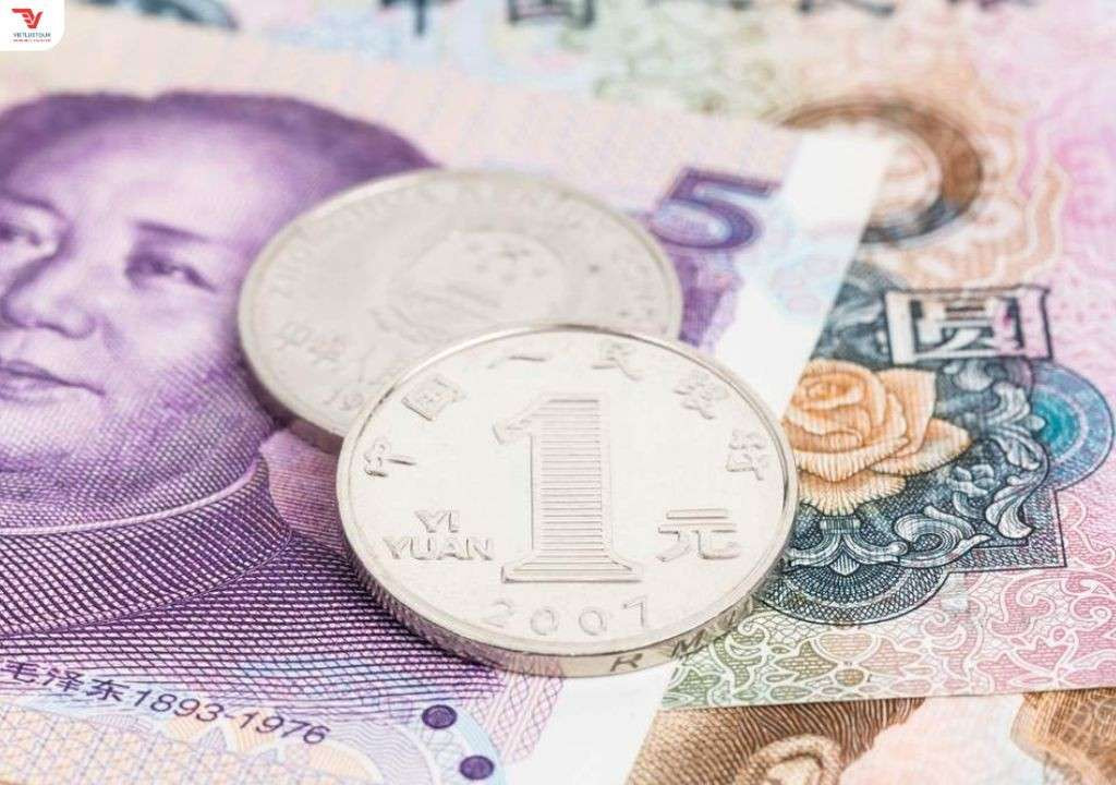 Cảnh quan đường phố một khu chợ truyền thống tại Trung Quốc, nơi tiền mặt vẫn được sử dụng phổ biến