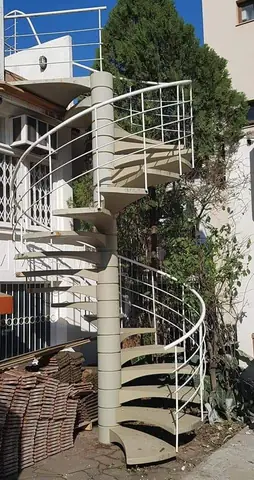 #1 Cầu Thang Thoát Hiểm Bên Ngoài Trời Cho Tòa Nhà Cao Tầng – Hùng Phát Cnc