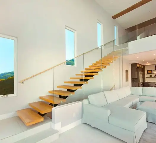 Cầu Thang Gỗ Thẳng