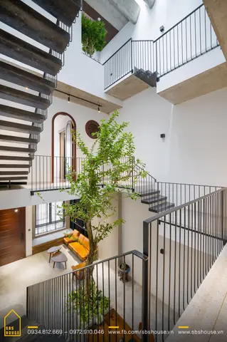 Mẫu Cầu Thang Lệch Tầng Nhà Phố Đẹp
